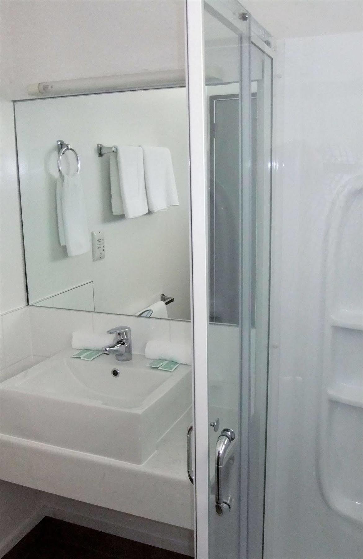 83 By The Sea Motor Lodge Lower Hutt Exterior foto